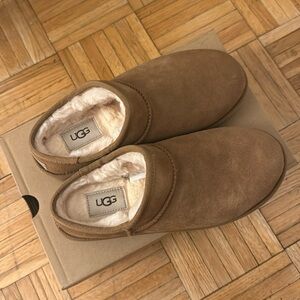 NEW Ugg Classic Slipper size 7